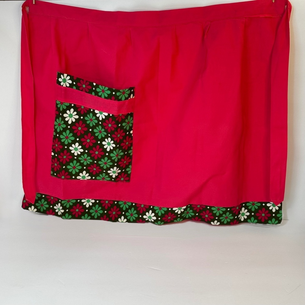 1960s 1970s Pink Floral Half Apron Mod Daisy Pocket Retro